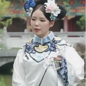 麻瓜豆传媒MAD-017贵妃裙下臣-文冰冰